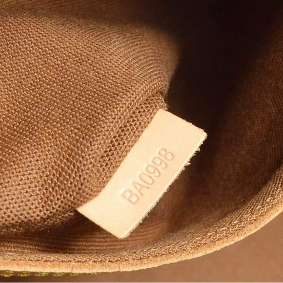 Beautiful Authentic Louis Vuitton Alma Monogram Handbag - Picture 4 of 9